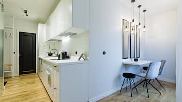 Homey Apartment - 1 Bedroom | Özel mutfak | Tam boy buzdolabı, bulaşık makinesi, kahve/çay makinesi