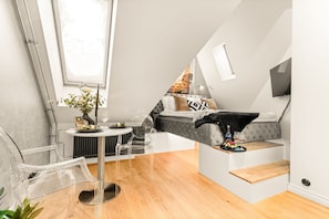 Deluxe-rum - 1 queensize-säng | Gratis wi-fi och sängkläder