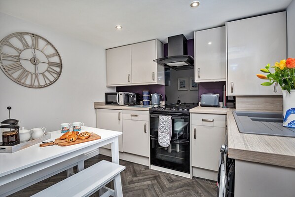 Fridge, microwave, oven, coffee/tea maker