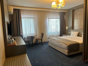Minibar, in-room safe, blackout drapes, iron/ironing board - Acar Suite Hotel (Istanbul)