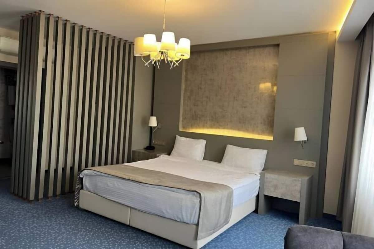 Frigobar, cofres nos quartos, cortinas blackout