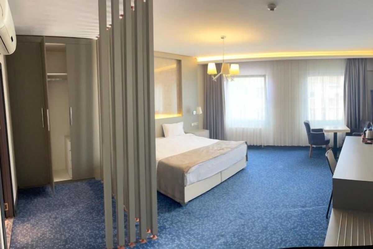 Minibar, Zimmersafe, Verdunkelungsvorhänge, Bügeleisen/Bügelbrett