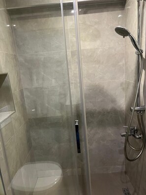 Standard Room | Bathroom | Shower, rainfall showerhead, hair dryer, slippers - Acar Suite Hotel (Istanbul)