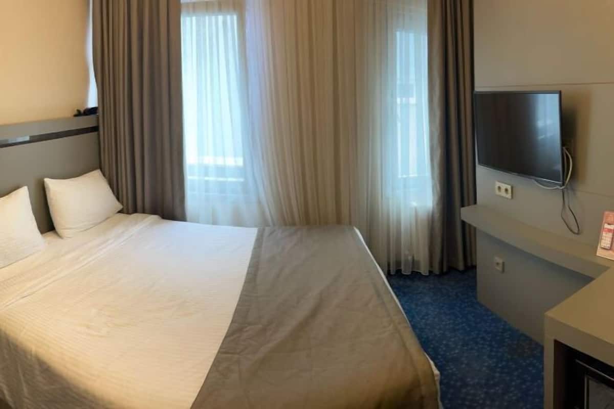 Minibar, in-room safe, blackout curtains, iron/ironing board