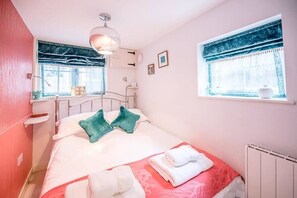 1 غرفة نوم ومكواة/لوح كي وواي فاي وملاءات أسرّة