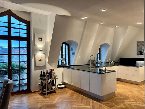 Kühlschrank, Herdplatte, Geschirrspüler