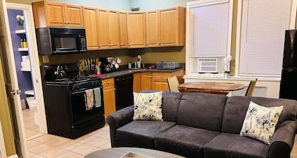 Cozy Quiet Apt in Suburbs - Very Walkable Area