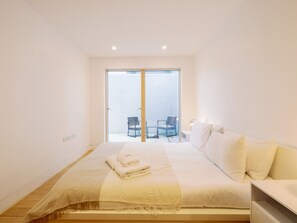 3 habitaciones, tabla de planchar con plancha y acceso a internet