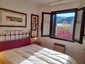 1 bedroom, bed sheets - Apartment in the Vall de Boí, 8 minutes from Boí Taüll - Falcó 10 resort (Pla de l'Ermita)