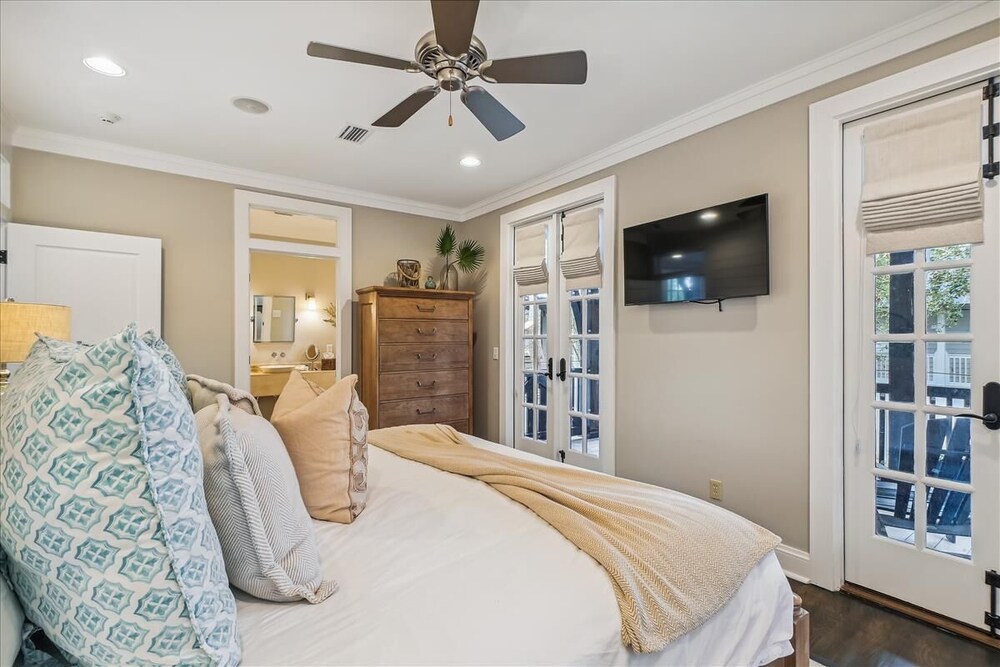 30A Rosemary Beach Luxury Rental + Steps to Pool + Outdoor Fireplace