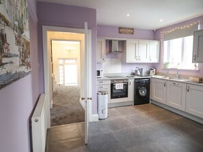 冰箱、洗碗机、电热水壶、烤面包机