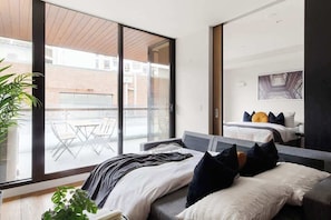 2 habitaciones, tabla de planchar con plancha, wifi y ropa de cama