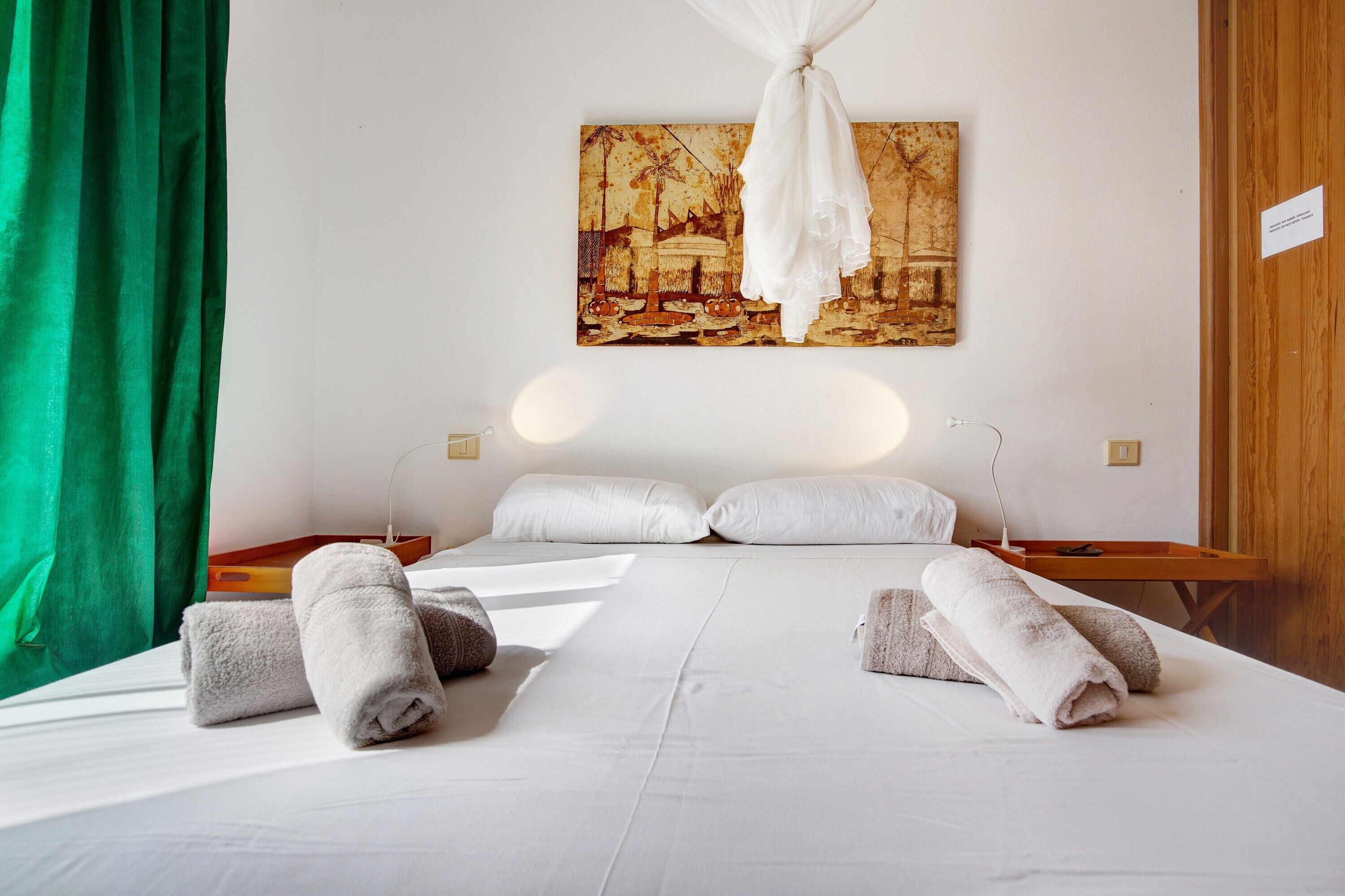 4 quartos, Wi-Fi de cortesia, roupa de cama