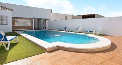 "Casa Arivalde" with pool, garden and Wi-Fi