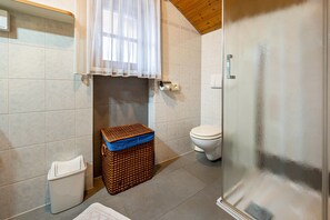 Ducha, secador de pelo, toallas