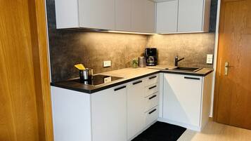 Kühlschrank, Herdplatte, Geschirrspüler