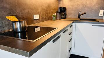 Kühlschrank, Herdplatte, Geschirrspüler