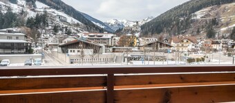 Apartment "Duregger Fröhlichkeit Plus" with Mountain View, Garden & Wi-Fi