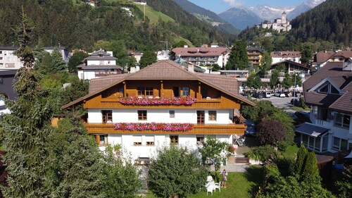 Apartment "Duregger Fröhlichkeit Plus" with Mountain View, Garden & Wi-Fi