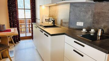 KĂŒhlschrank, Herdplatte, GeschirrspĂŒler