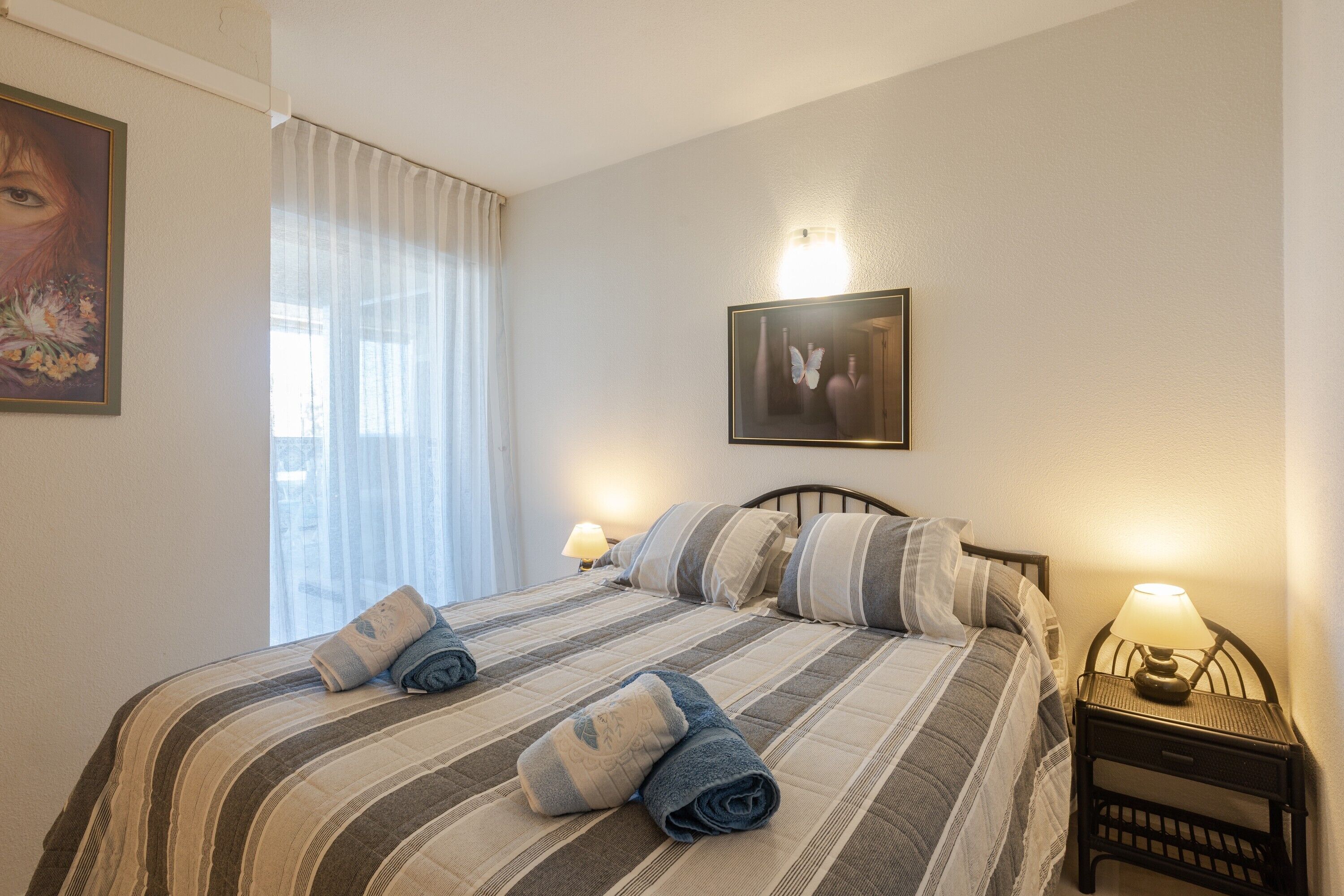 3 slaapkamers, een strijkplank/strijkijzer, gratis wifi, beddengoed