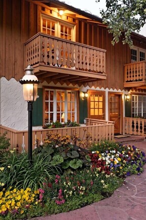 Exterior detail - Updated 4 BR, 4.5 BA, 1 Block from Gondola! (Aspen)