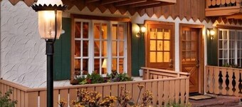 Updated 4 BR, 4.5 BA, 1 Block from Gondola!