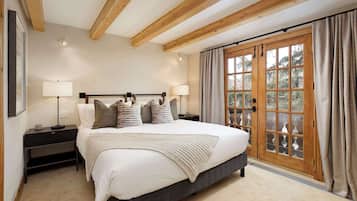 4 bedrooms, in-room safe, desk, iron/ironing board