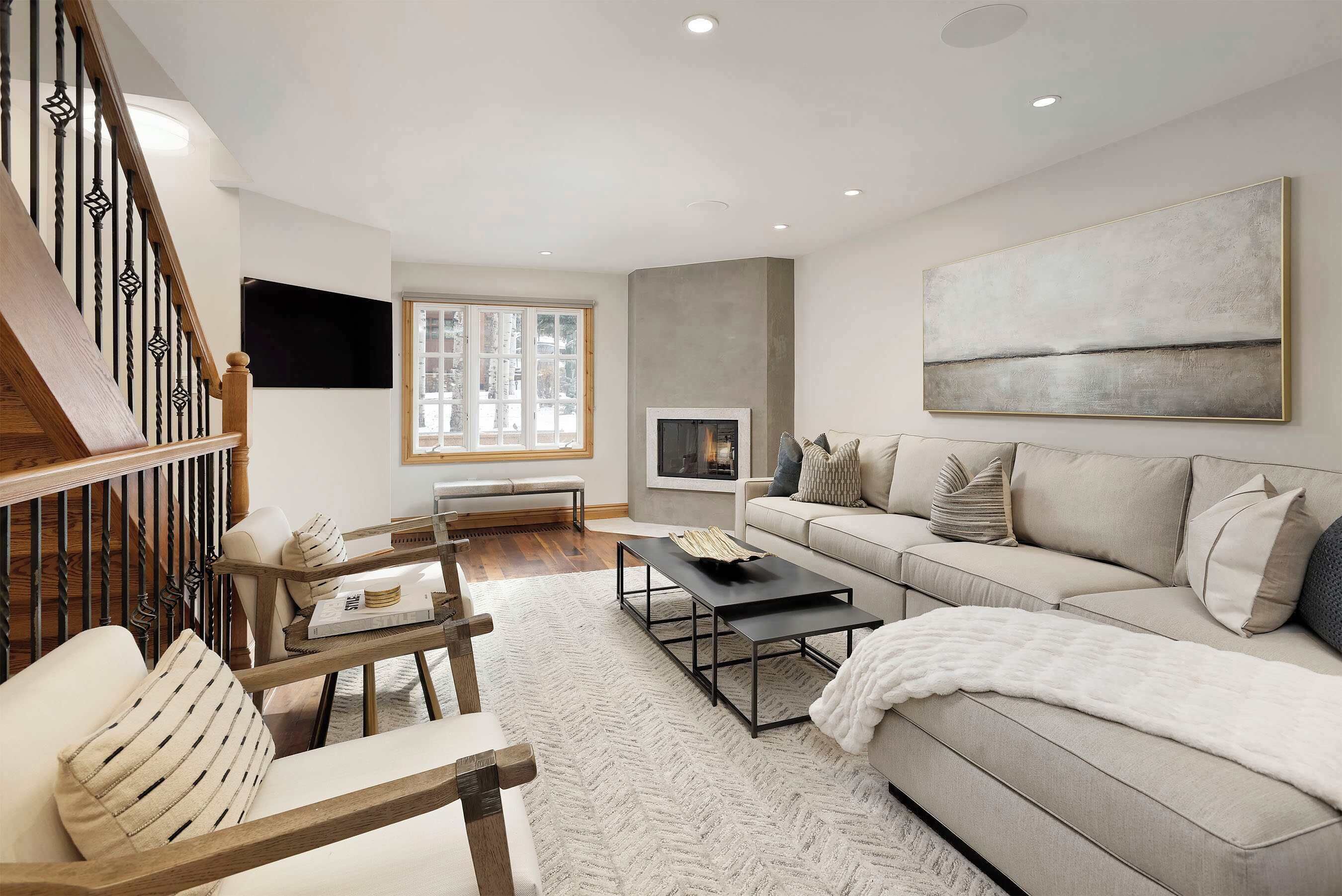 Smart TV, fireplace, stereo, offices