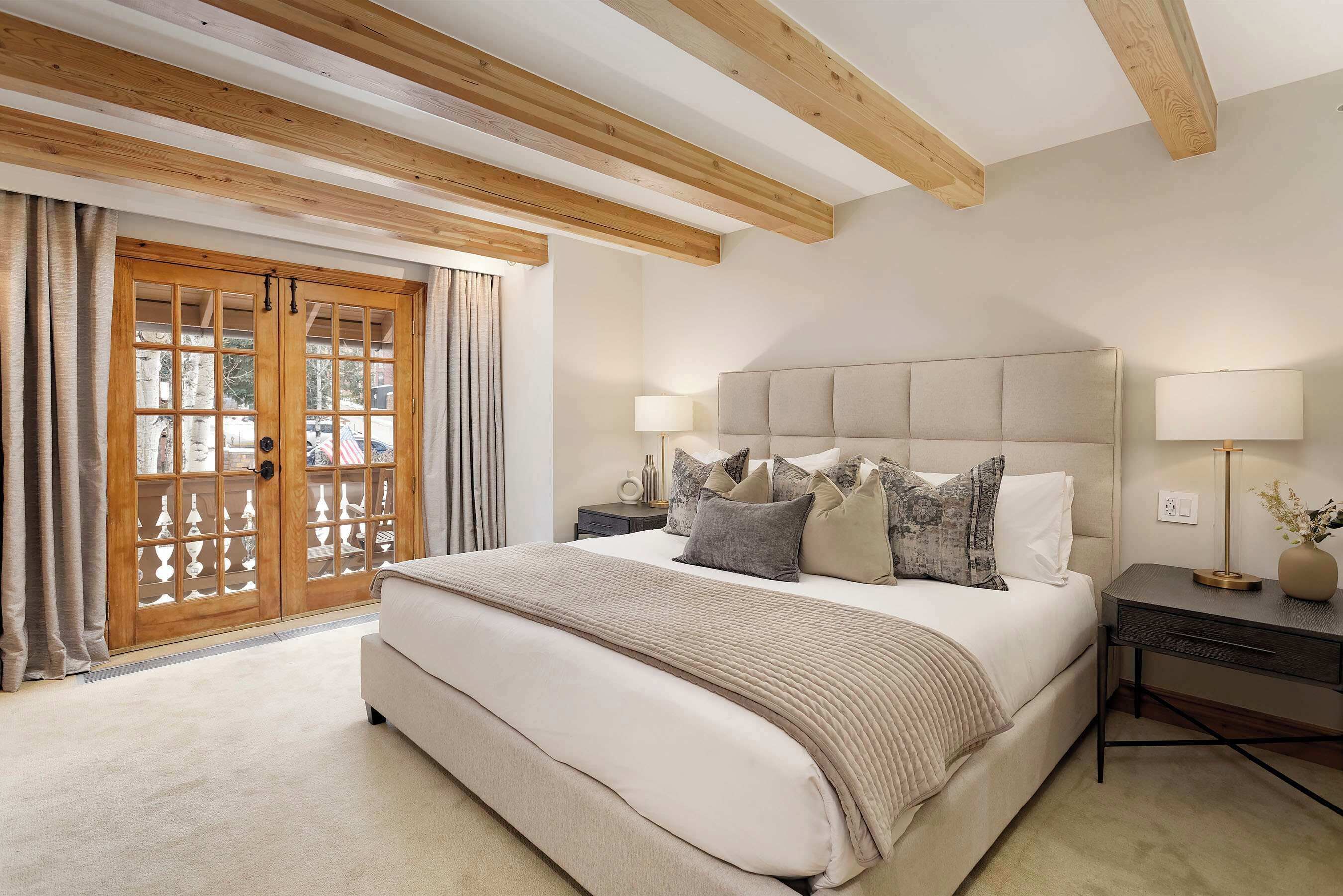 4 Schlafzimmer, Zimmersafe, Schreibtisch, Bügeleisen/Bügelbrett