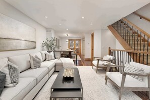 Smart-TV, Kamin, Stereoanlage, Arbeitsbereiche