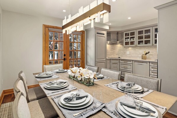 Dining - Updated 4 BR, 4.5 BA, 1 Block from Gondola! (Aspen)