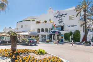 Exterior - Luxury Apartment with Jacuzzi, Sea View, Wi-Fi & Air Conditioning (Marbella)