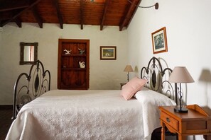 2 bedrooms, iron/ironing board, travel cot, free WiFi