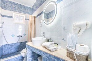 Dusche, Haartrockner, Handtücher
