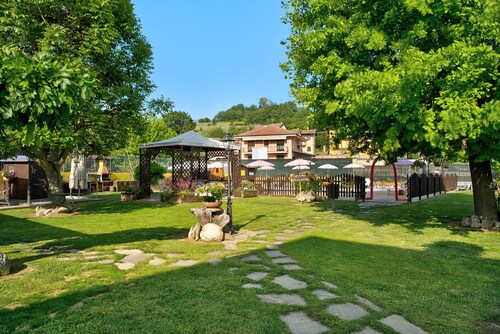 Magnifique "Appartement Jasmin", dans le Piémont, avec piscine commune, jardin et sauna