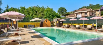 Holiday Apartment "Jasmine" with Pool, Private Terrace & Wi-Fi