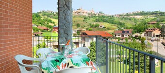 Holiday apartment 'Glicine' in Piedmont, with shared pool, garden and sauna