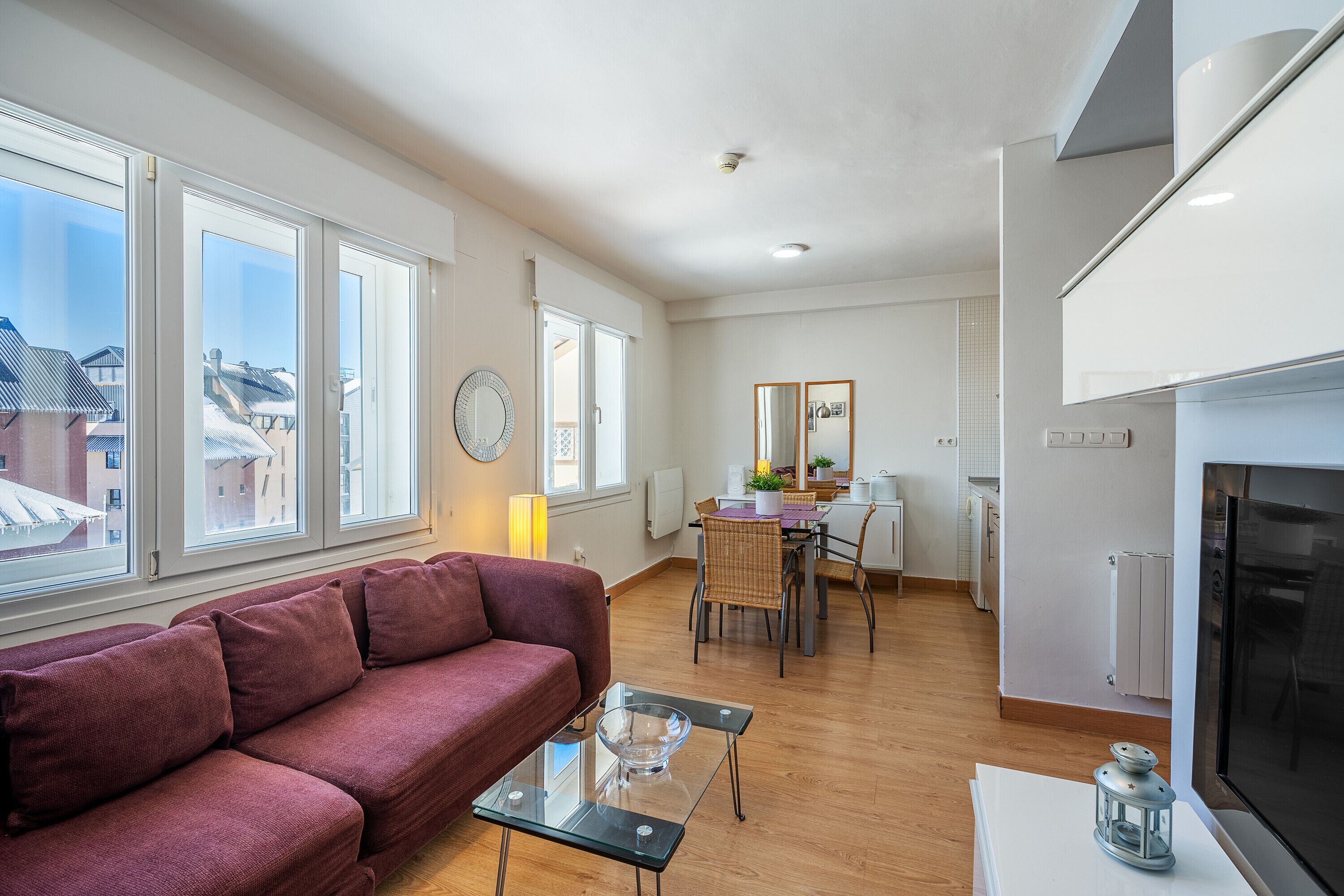 Een televisie, een dvd-speler en een stereo