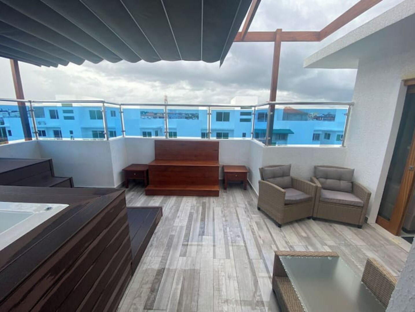 Tina de hidromasaje al aire libre