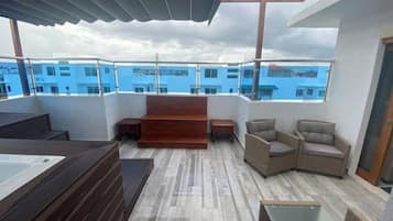 Tina de hidromasaje al aire libre