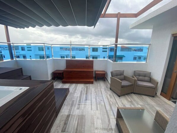 Tina de hidromasaje al aire libre