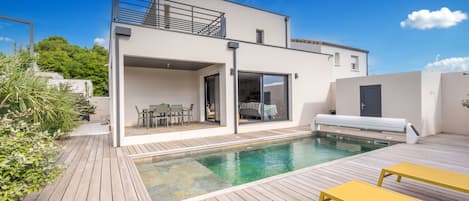 室外游泳池,恒温泳池