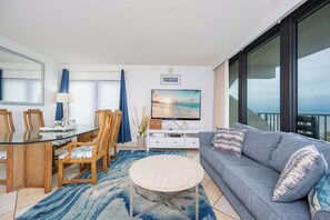 TV - Beach Front Condo with Bunks! (Gulf Shores)