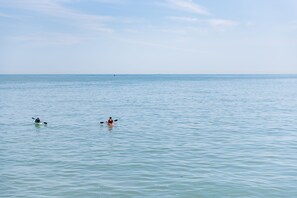 Una spiaggia nelle vicinanze