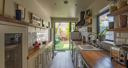 Beautifully designed, stylish holiday home, seconds from the beach
