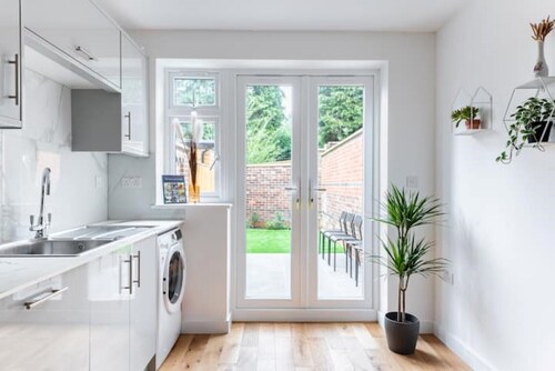 Brand New, Peaceful Headington Home & Free Parking