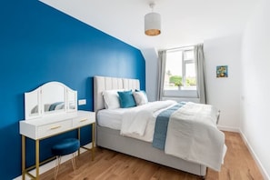 2 habitaciones, escritorio y cortinas blackout