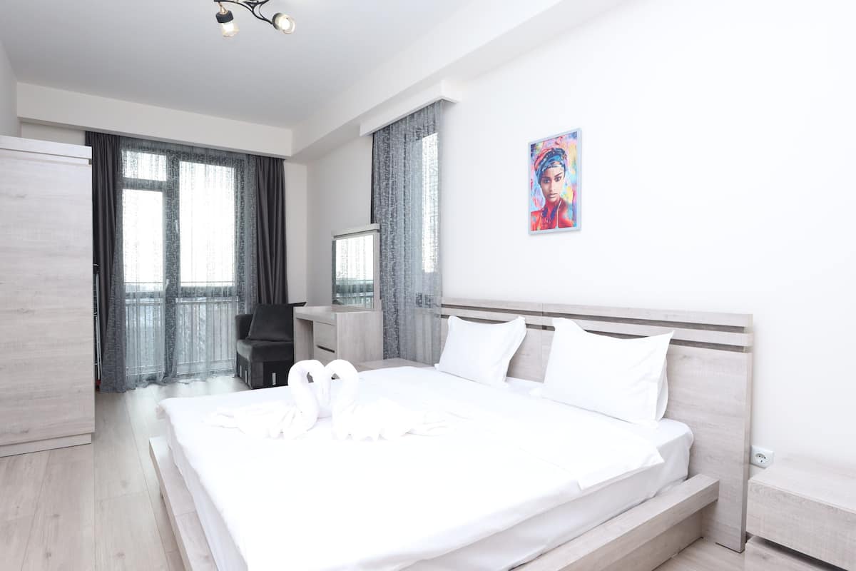 Business Apartment | 3 bedrooms, premium bedding, individually decorated