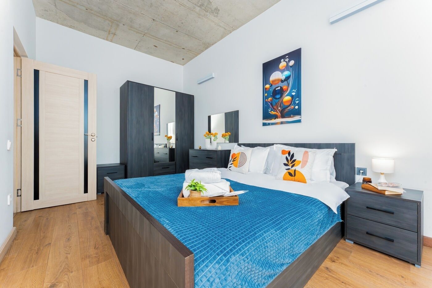 Design-Apartment | Hochwertige Bettwaren, Bügeleisen/Bügelbrett, Babybetten